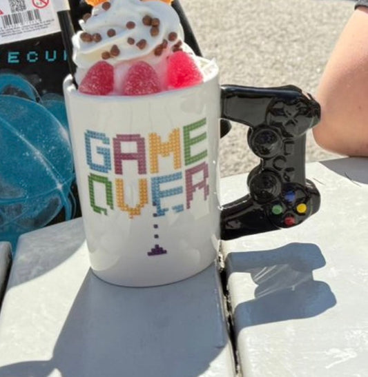 Game Over-mugg med spelkontrollshandtag